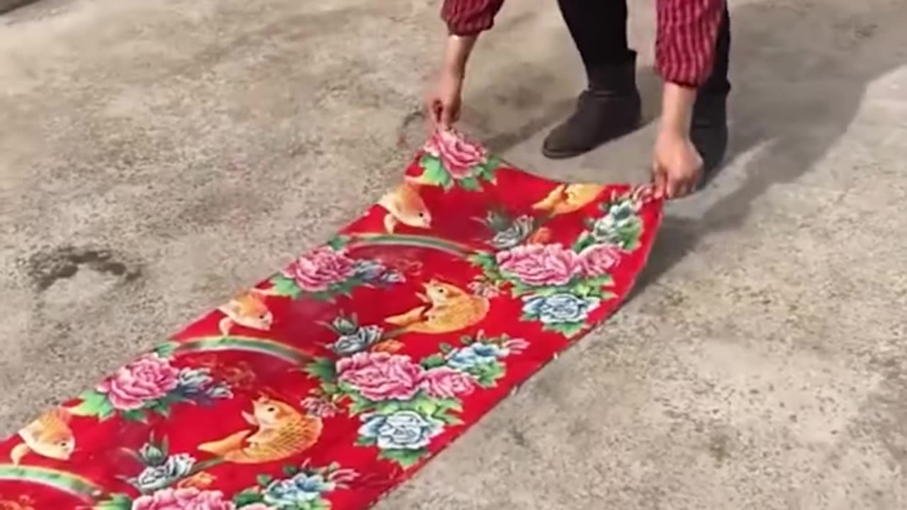 Skilled woman makes shoes from scratch!.hd