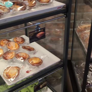 Delicious pastry at 85C!