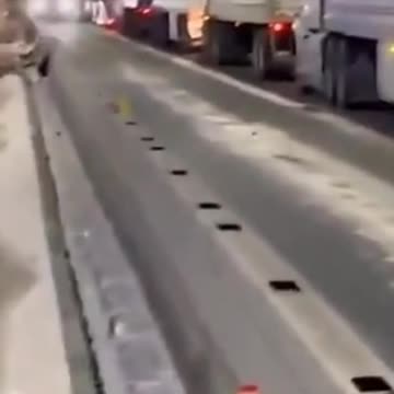 Truckers block bridge between Canada and US