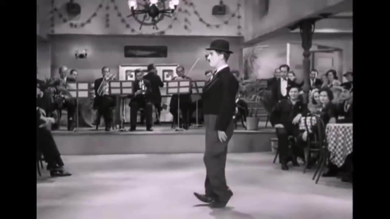 Charlie Chaplin Moonwalk