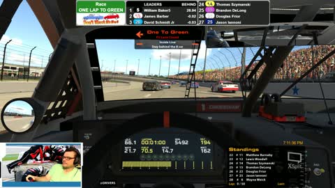 iRacing Texas - caution in 2 laps