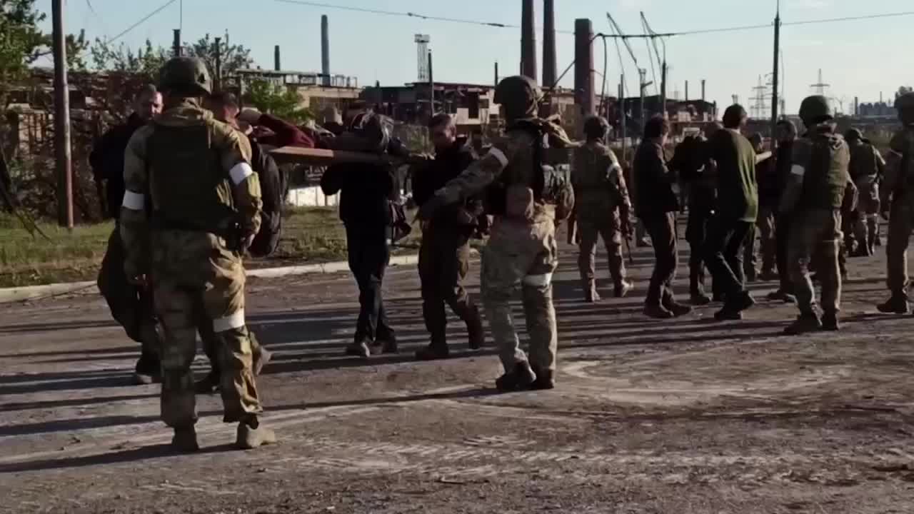 Azov Nazi Battalion surrendering in large numbers in Mariupol steel plant