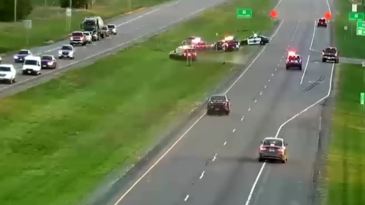 Massive police chase of fugitive caught on camera 2021