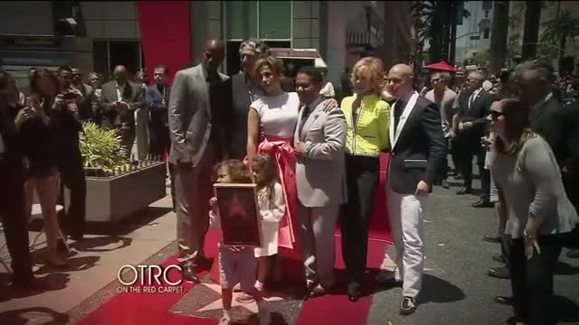 Jennifer Lopez Gets Hollywood Star (2013)