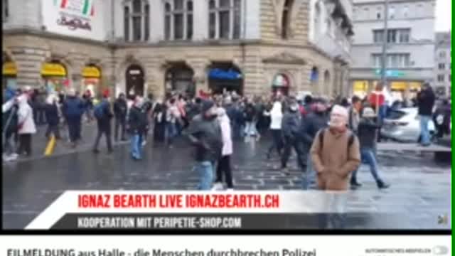 Gestern in Halle passiert die Menschen lassen sich nicht mehr länger von der Polizei ein Kesseln