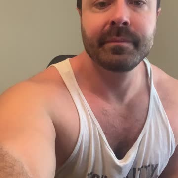 Instathot sells fitness apparel