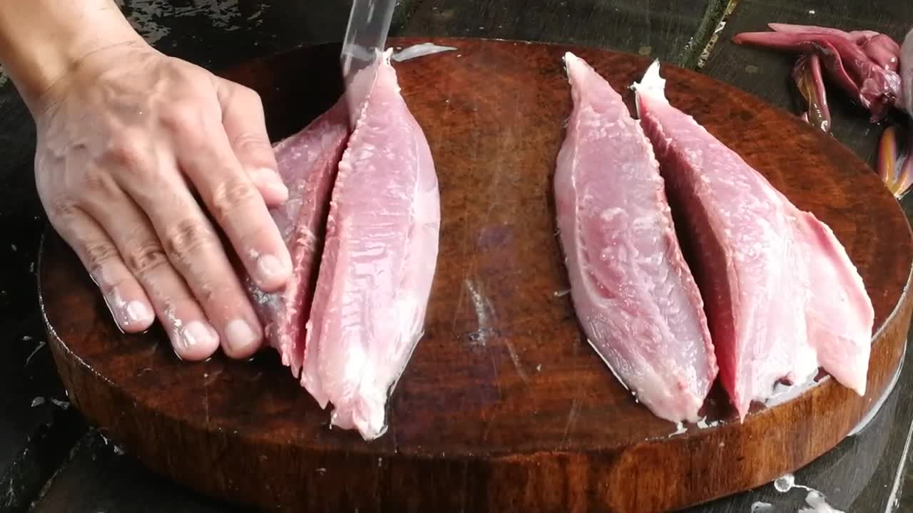 Easy small tuna fish cutting