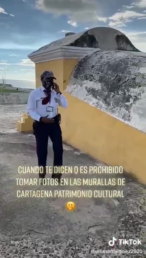 Discusión en las murallas