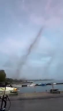 mosquitos modificados genéticamente de BILL GATES como jeringas voladoras en Florida, USA