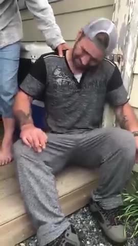 תופעת לוואי לאחר זריקת מודרנה עוויתות בלתי רצוניות