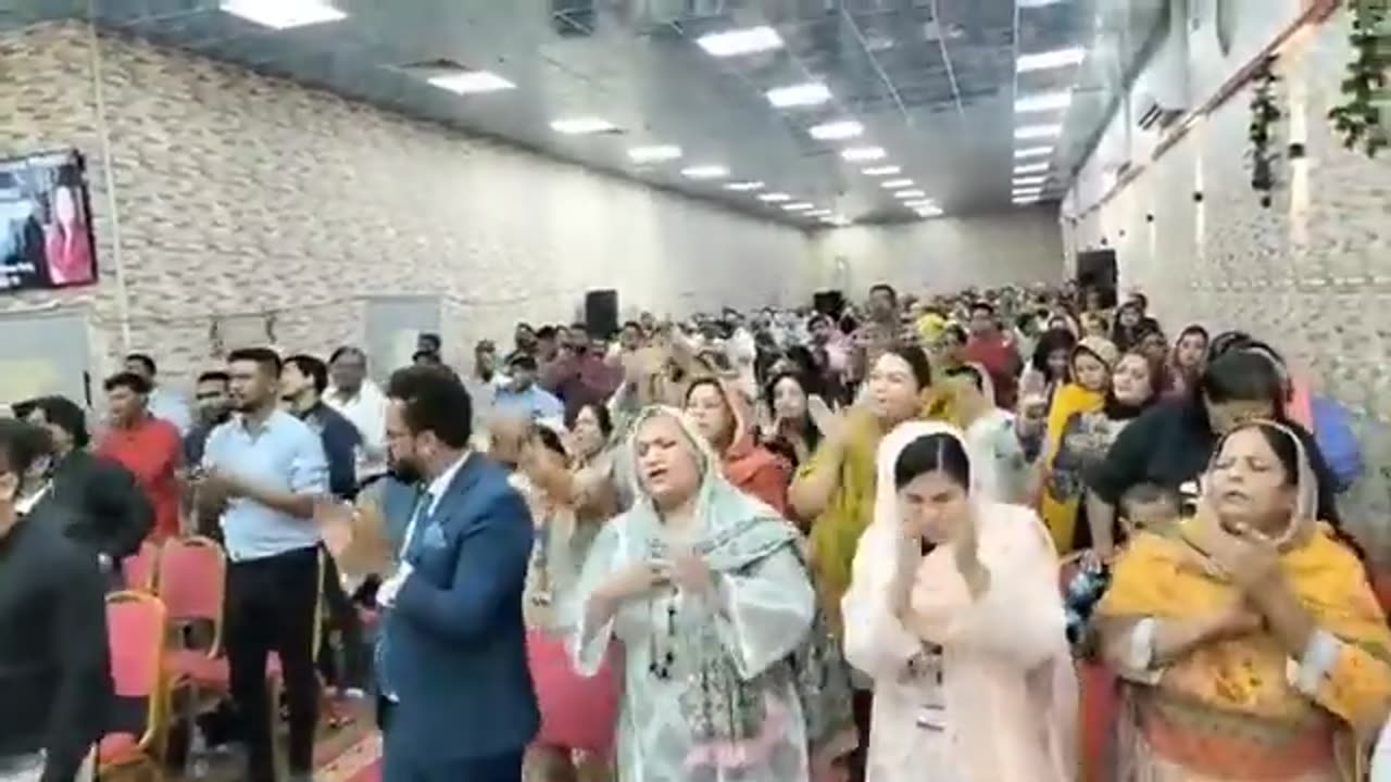 Live Worship in Dubai by Tehmina Tariq "jado rooh nal howe dua Ty mojzay hundy ny "