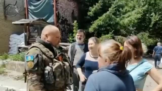 Russian army received a warm welcome in Lisichiansk!