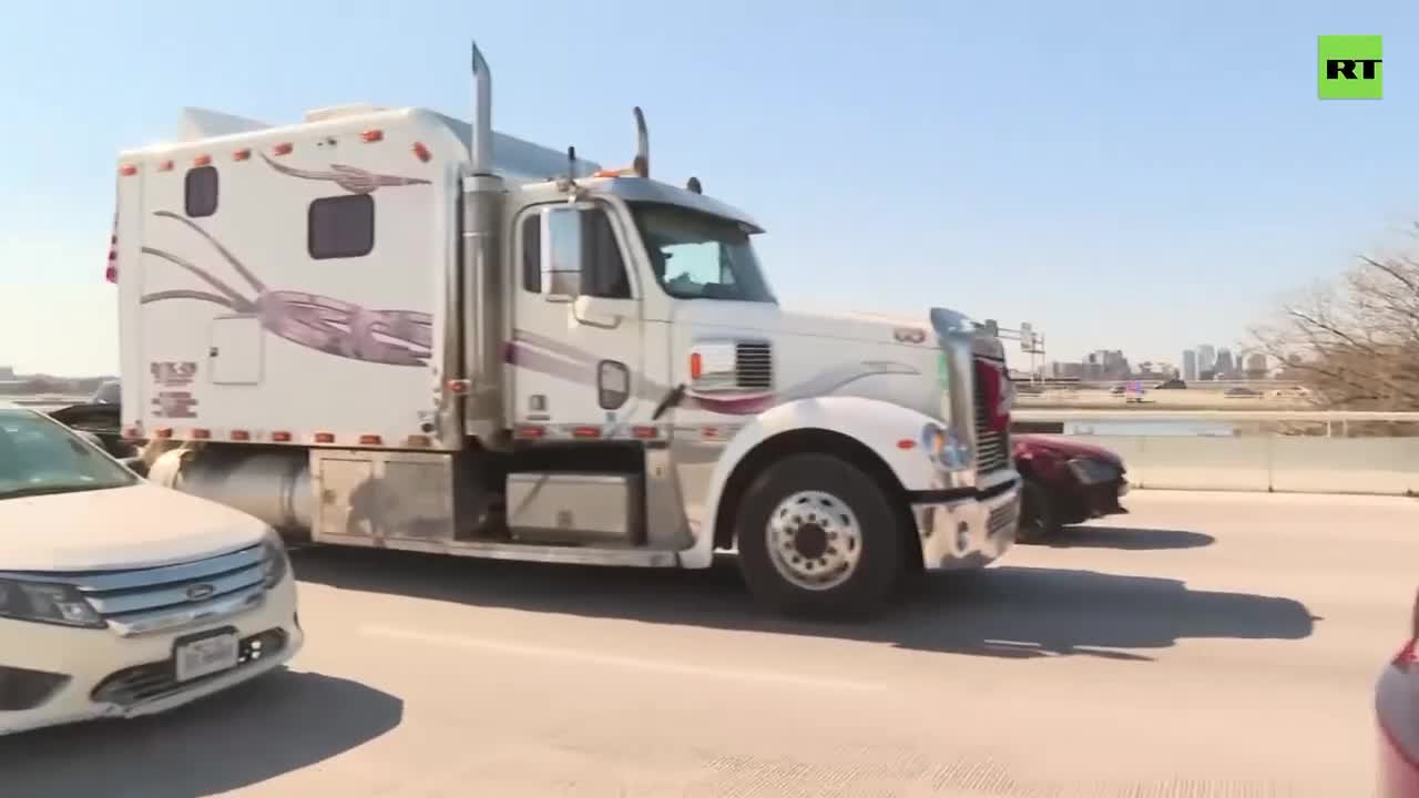 People's Convoy rolls into DC with horns blaring 🇺🇸