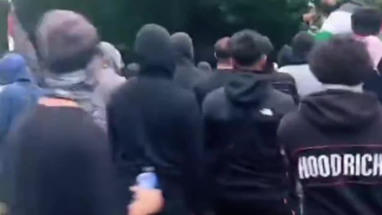 Muslims attack English drivers