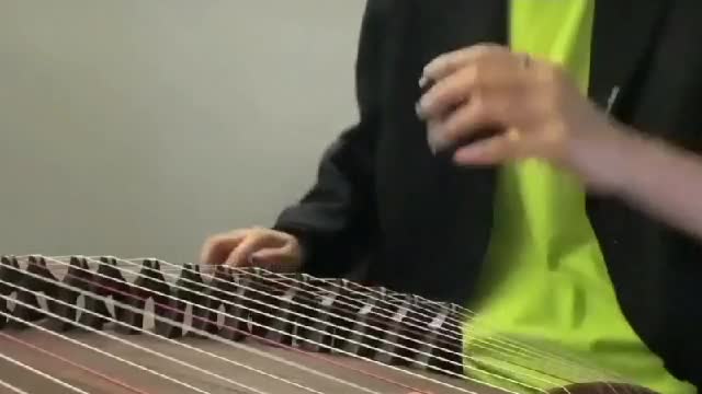 play guzheng