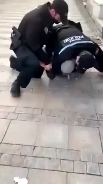 🔴[CZECHY] INTERWENCJA PSÓW W SPRAWIE BRAKU MASECZKI PRZY MAŁYM DZIECKU