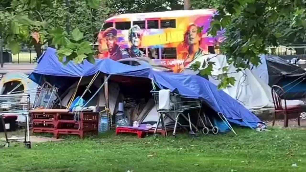 Absolute state of Park Lane in London!