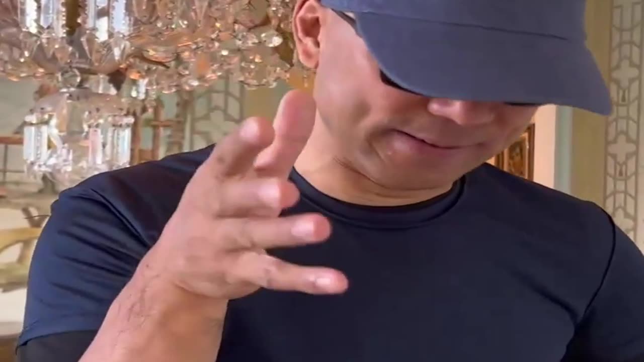 20221014文贵先生GETTR¹： #疫苗灾难：欧洲官员和很多人相信科学家打了疫苗，希腊哥们说他身边的人对疫苗恐惧到了崩溃的状态。死人、没有精子、卵子。男人的那种哀嚎声，听到心都碎了！