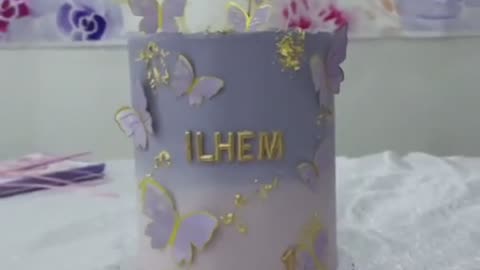 Cake decoration