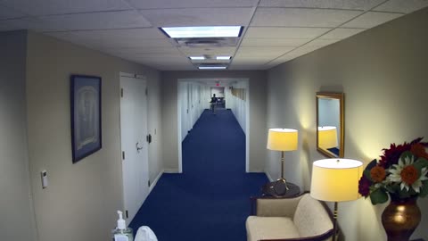 0963USCH04S405Hallway_2021-01-05_18h58min54s657ms.mp4
