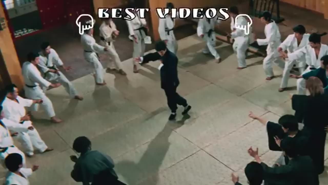 bruce lee vs a bunch of karate dudes/ bruce lee pateandoles el culo a varios karatecas