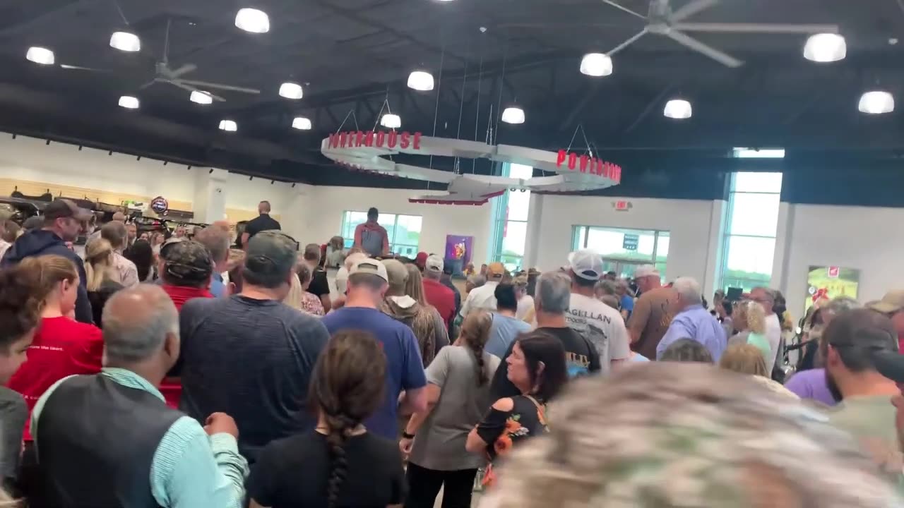 Sunrise Honda Crowd Lined Up in Searcy, Arkansas