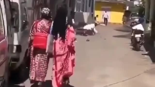 Come to show himself to daughters 😁😂
