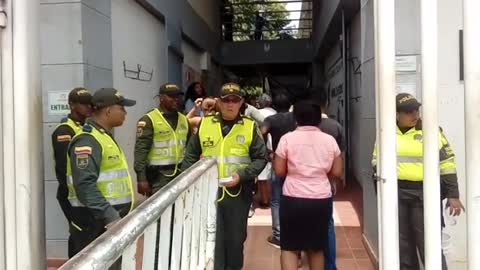 Policías custodian la jornada electoral en Cartagena