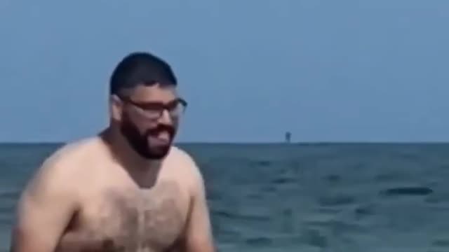 El abdomen más marcado de la playa!