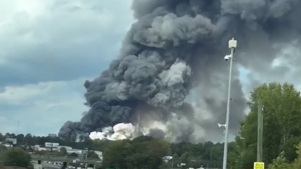 BioLab Chemical Plant in Conyers, Georgia Ignites in Flames, Hazardous Black Smoke Fills Air