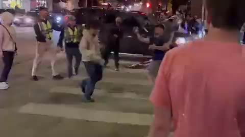 Palestine Hamas crowd attacking Israelis on the streets at Pico Blvd in Los Angeles.