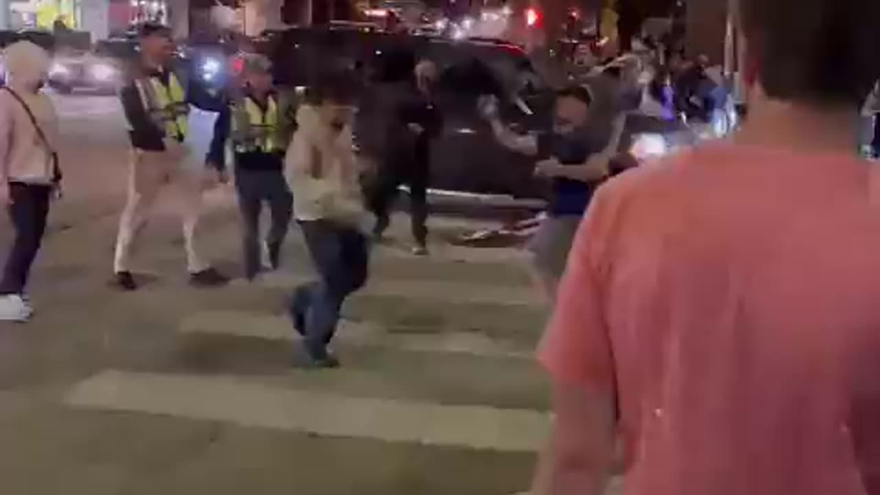 Palestine Hamas crowd attacking Israelis on the streets at Pico Blvd in Los Angeles.