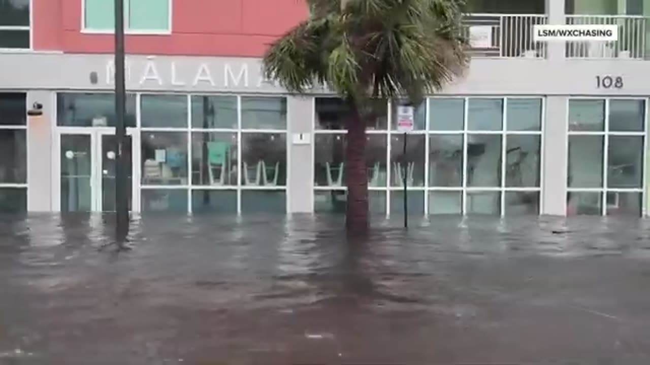 NORTH CAROLINA Dangerous flooding impacts Carolina coast