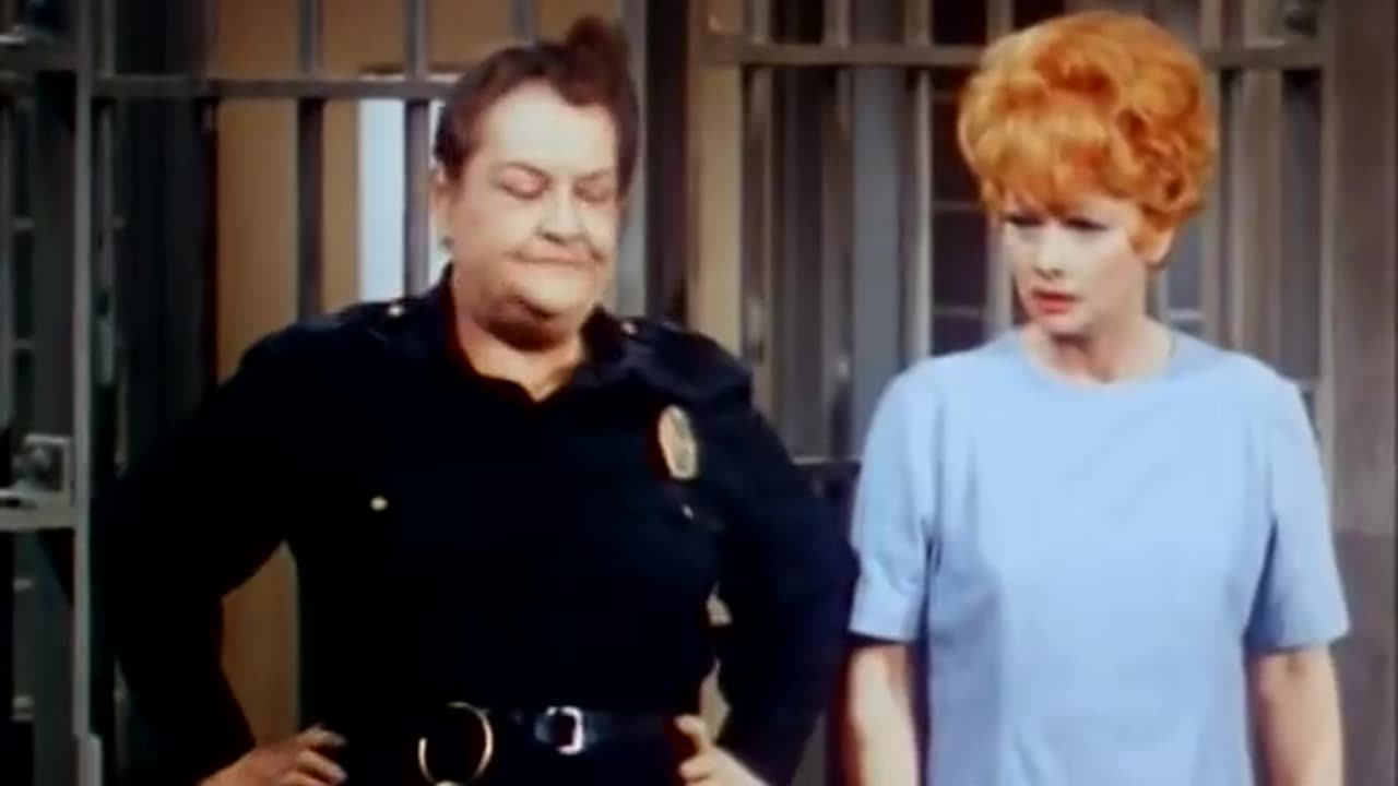 The Lucy Show - S5E19 LUCY MEETS THE LAW