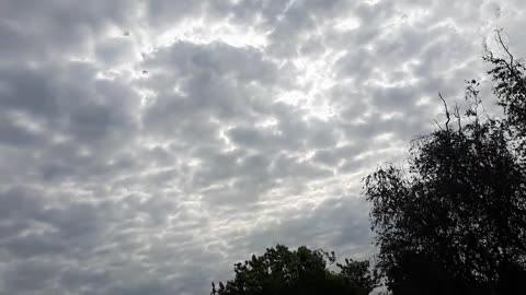 Himmel in Berlin am 11. Juni 2022 um 10 Uhr