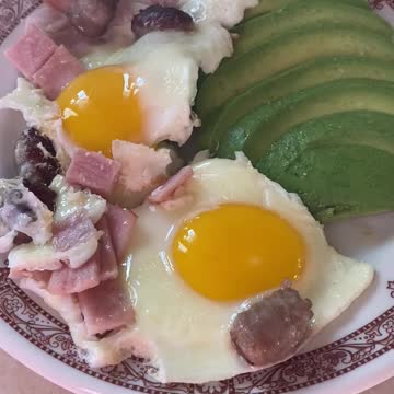 ENERGY FILLED SUNNYSIDE AVOCADO BREAKFAST