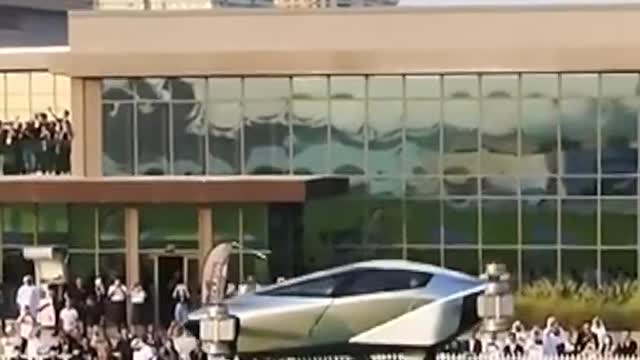 La "macchina volante" cinese effettua il primo volo pubblico a Dubai