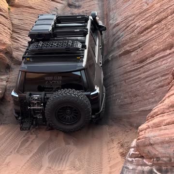 SUV gose up to steep incline