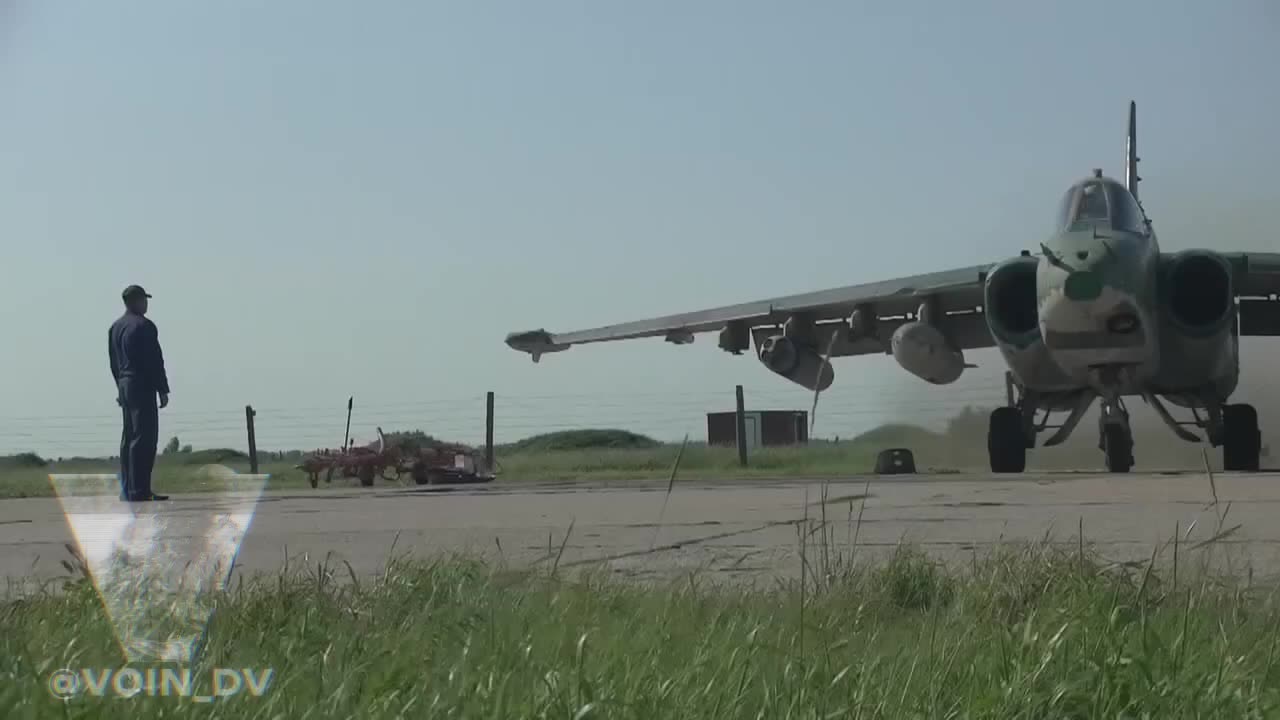 Su-25s of the Russian Air Force work on the AFU in one of the directions.