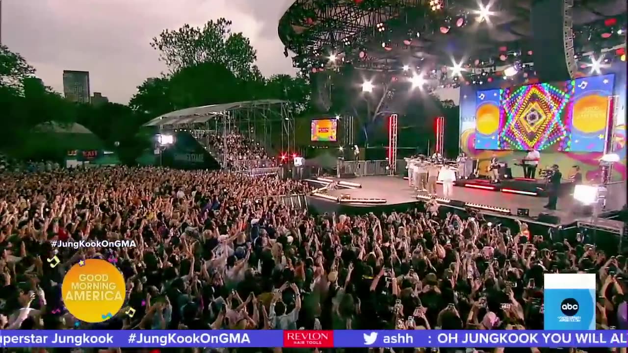 Jung Kook of BTS performs ‘Seven’ in NYC l GMA