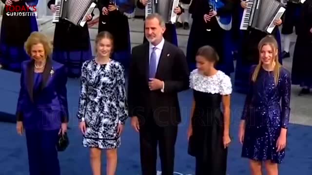 Queen Sofia rejected by her granddaughter Sofia at Princess of Asturias awards 2022