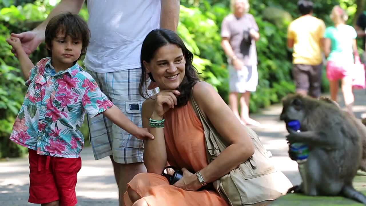 happy family sightseeing monkey forest in Ubud, 😂😂Bali