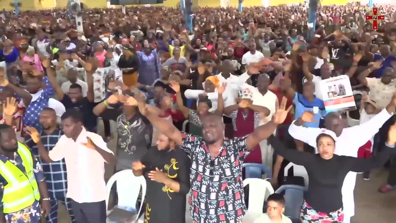 LADY RECIEVES INSTANT HEALING DURING PROPHETIC MOMENT