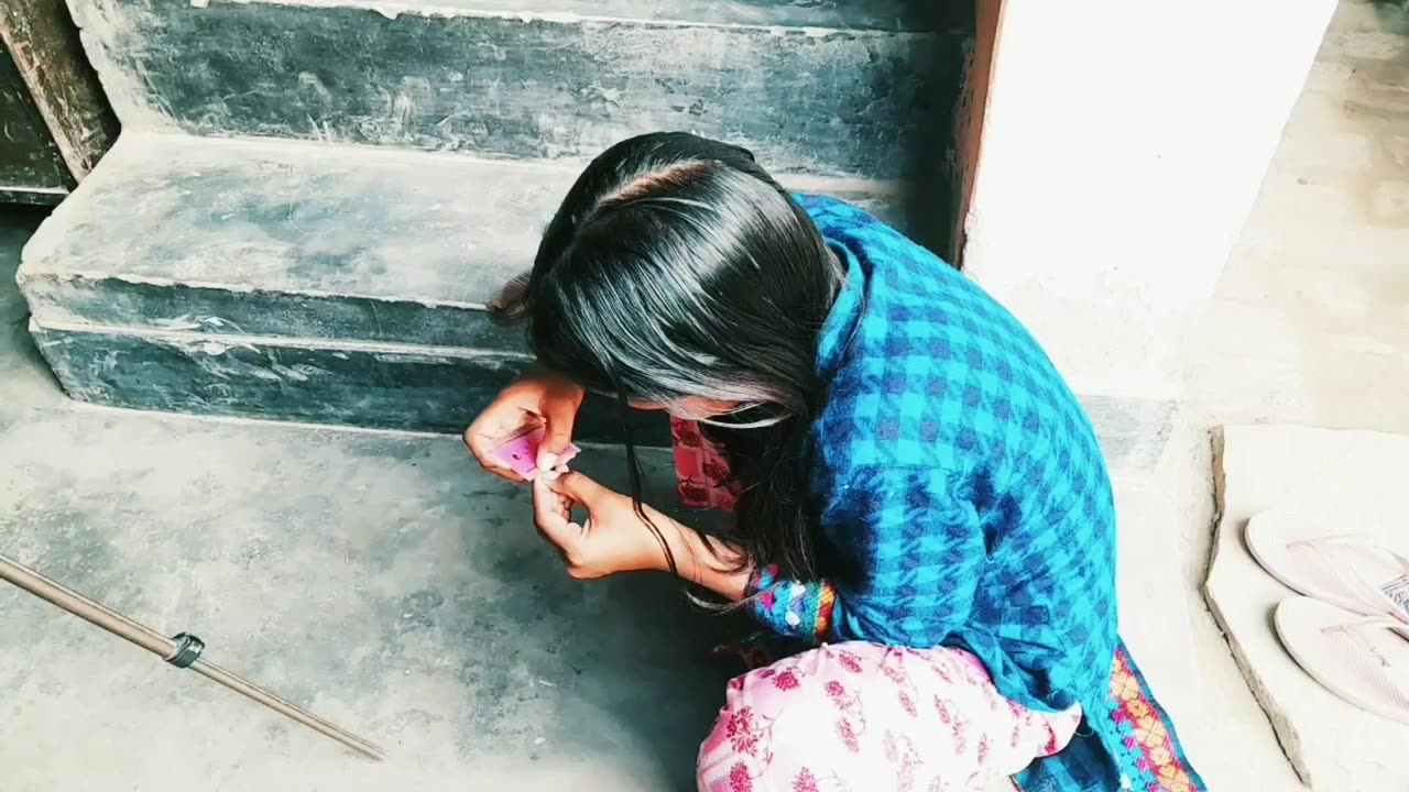 Nitpicking in long hair