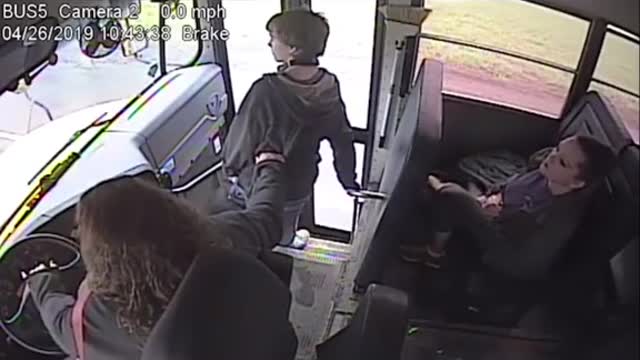Bus Driver Saved Boy From “Crashing ”With Car