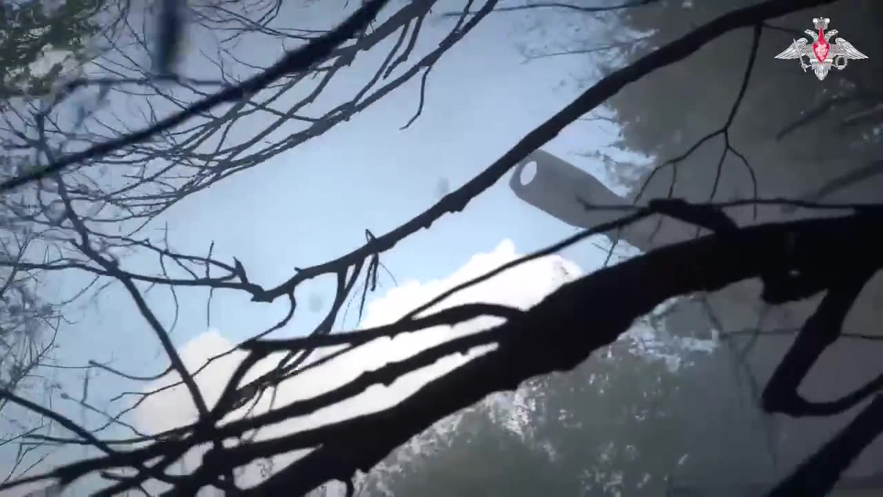 Russian artillerymen use high-explosive and high-explosive fragmentary shells