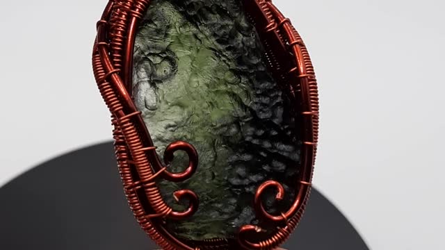 DIY: Big piece of moldavite wired with copper wire