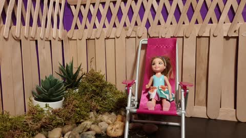 Dollhouse backyard fence DIY - How to make doll backyard fence with popsicle sticks