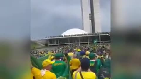OS TRAIDORES DO POVO BRASILEIRO.