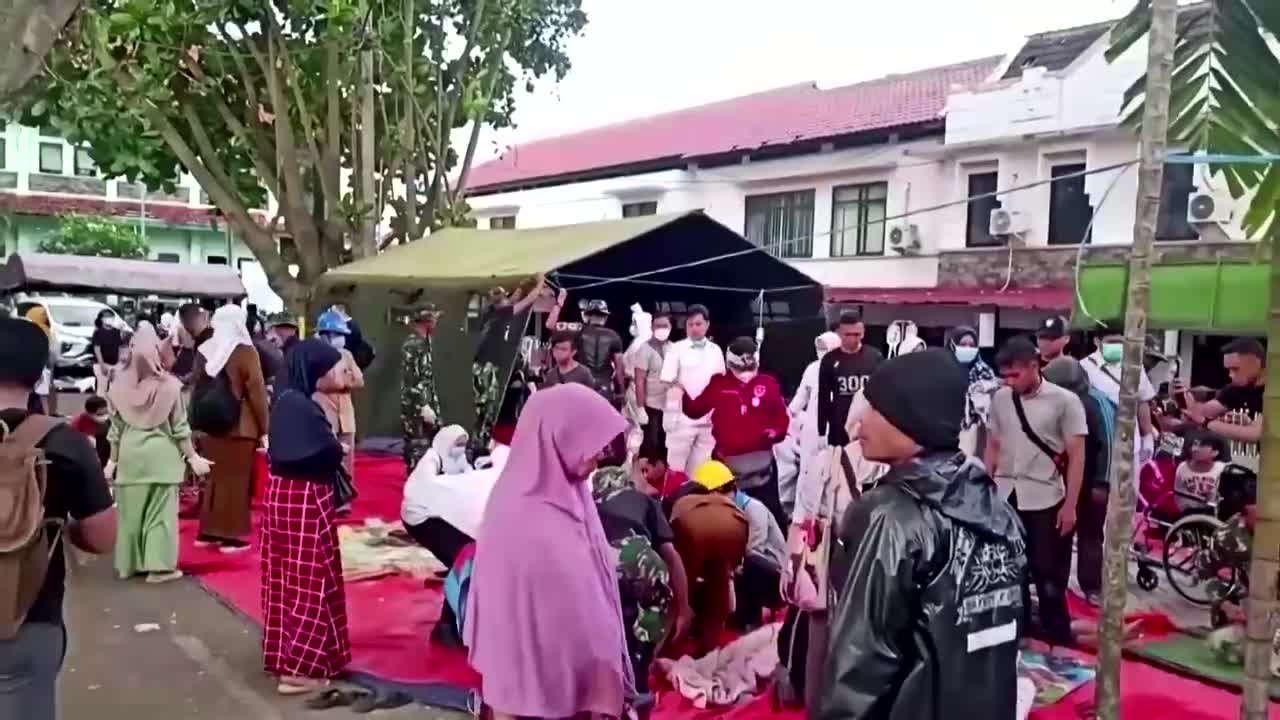 Indonesia rocked by deadly 5.6 earthquake leaving at least 162 dead #